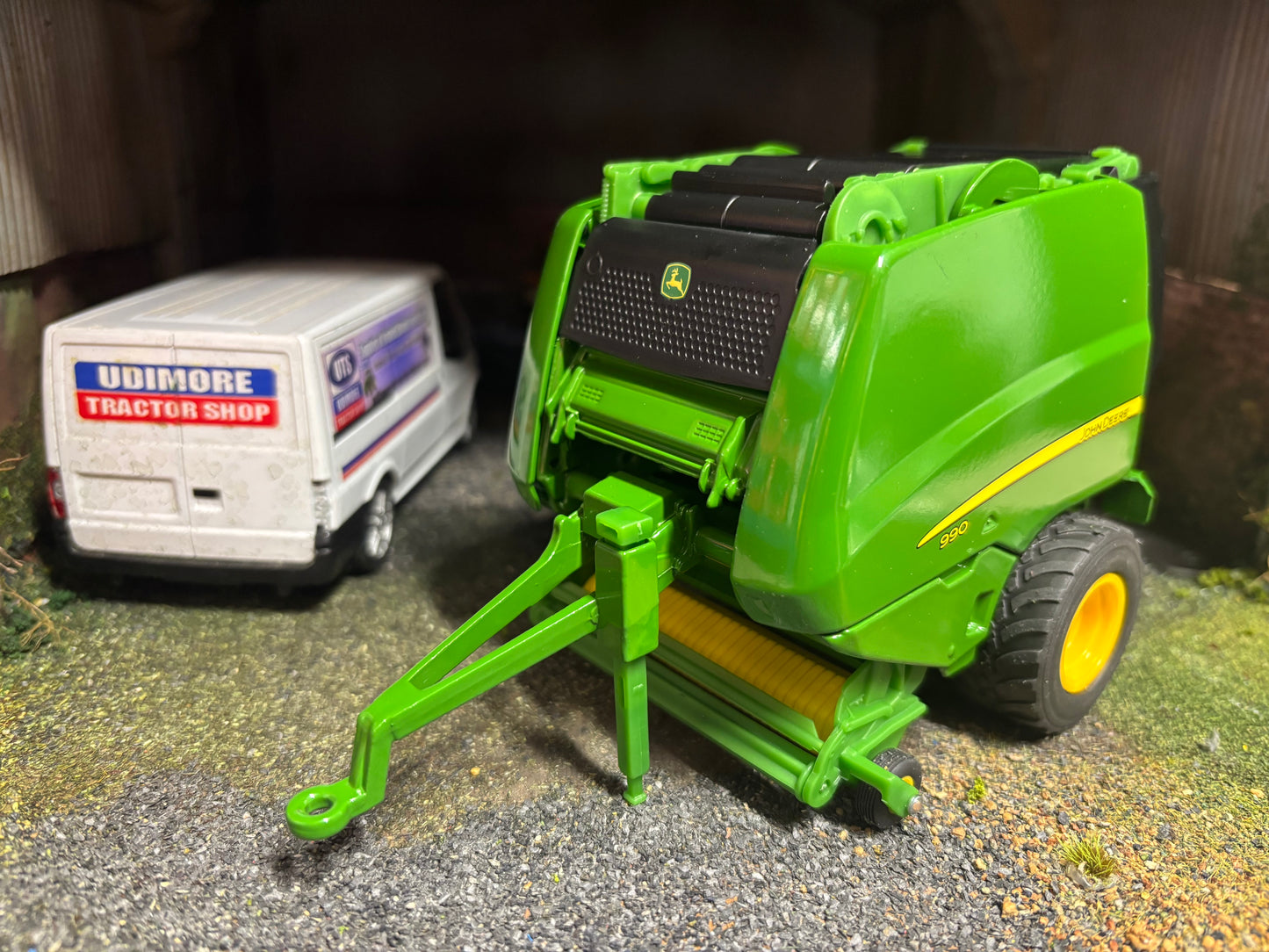 John Deere 990 Round baler 1:32 scale boxed Siku 2465