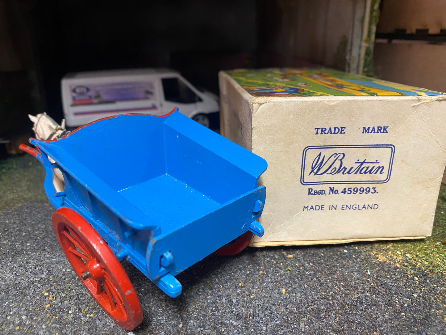 9505 Vintage Britains Tumbrel Cart with plastic horse 1:32 scale obsolete RARE BOX version