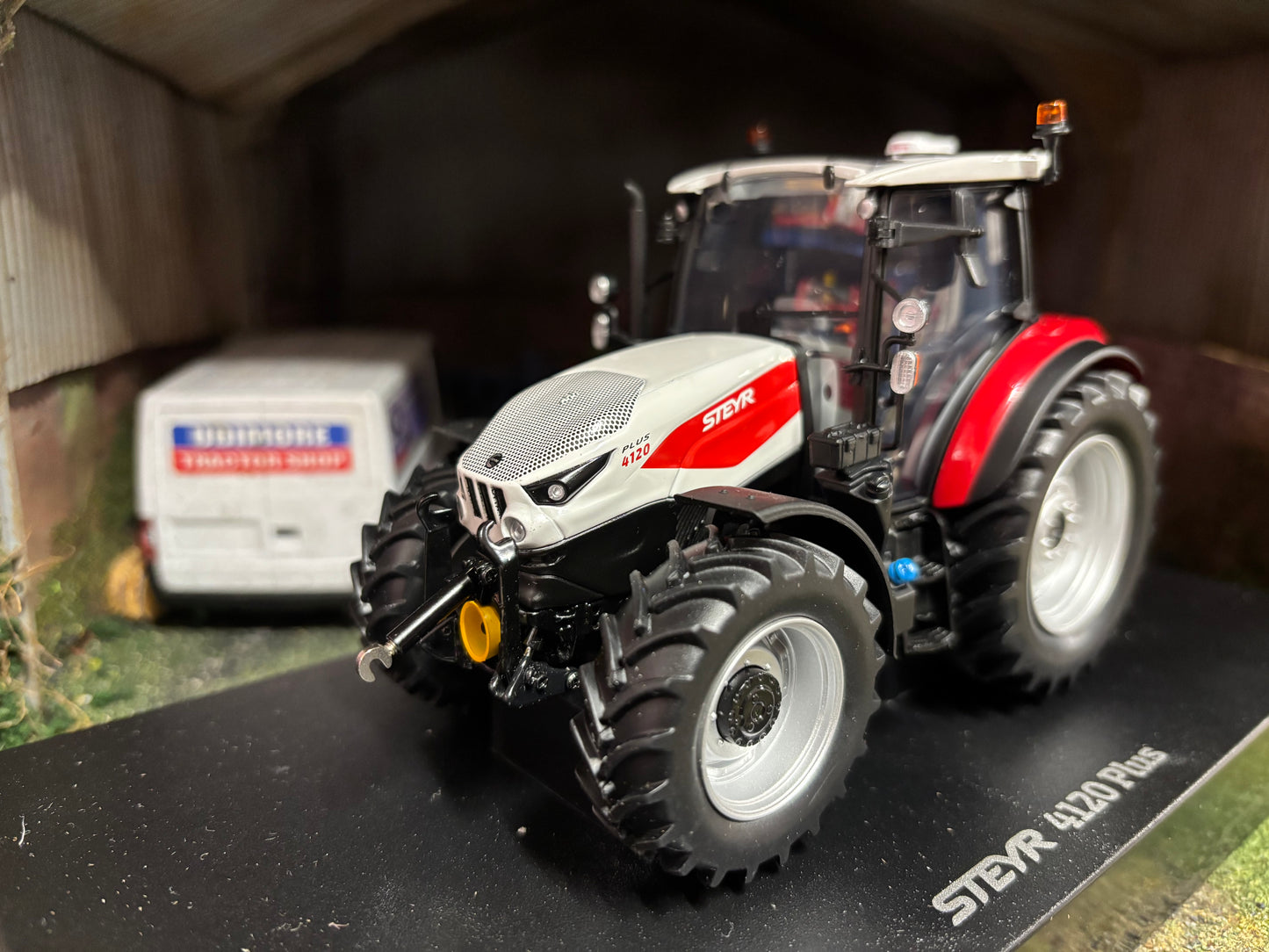 Universal Hobbies Steyr 4120 Plus Tractor 1:32 scale Boxed 6853