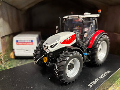 Universal Hobbies Steyr 4120 Plus Tractor 1:32 scale Boxed 6853
