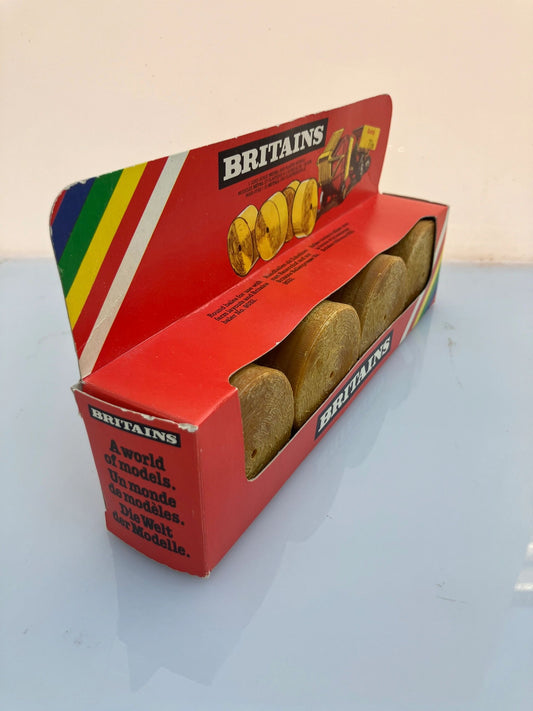 1743 Vintage Britains Round Hay Bales 1:32 scale STRAW box Image 2