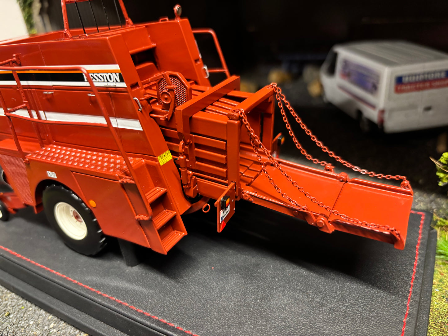 Fiatagri 4700 Heeston Baler Limited Edition 1:32 scale VKA Models