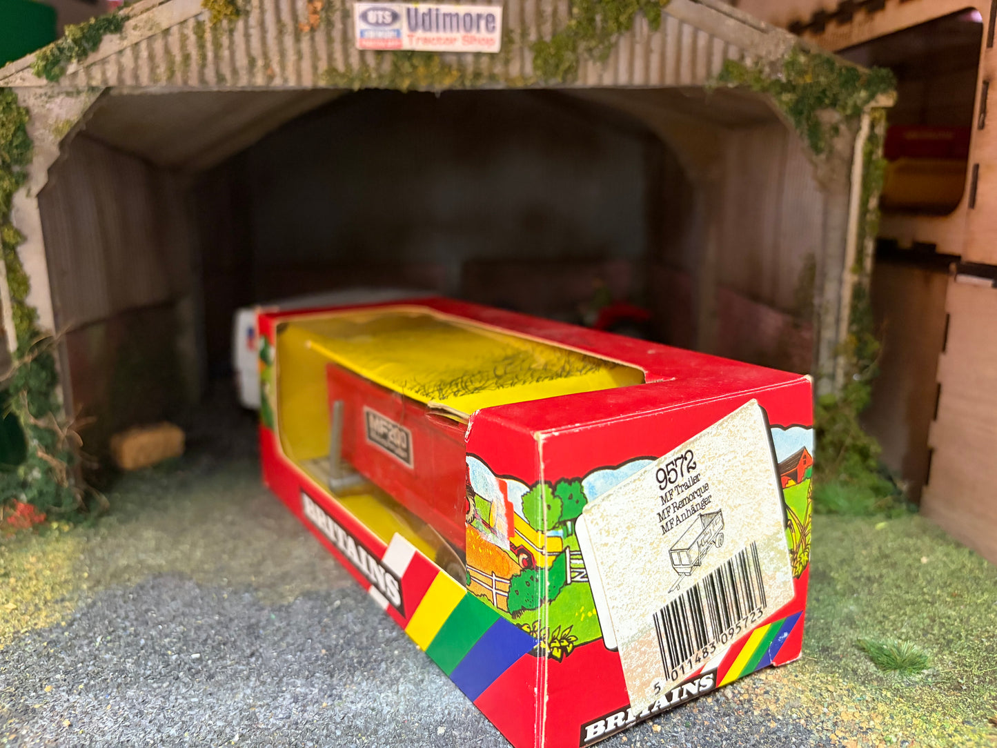 Vintage Britains Massey Ferguson MF200 Tipping Trailer 9572 Original Rainbow Box Obsolete 1:32 Scale