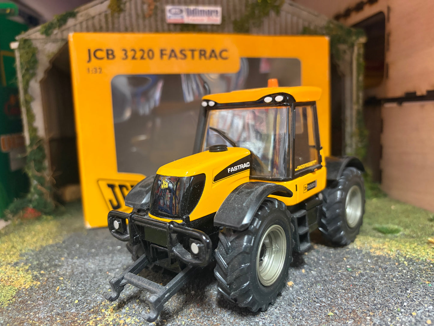 Vintage Britains JCB Fastrac 3220 Tractor 42019 BOXED Obsolete 1:32 Scale (2005)