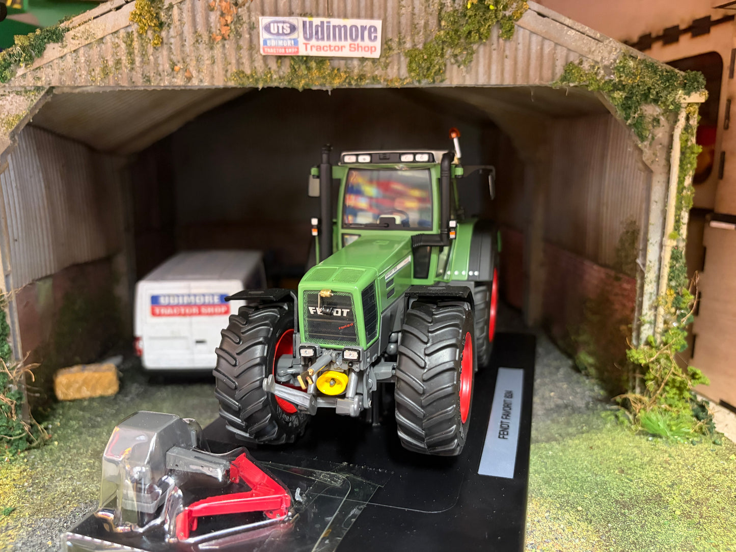 Weise Toys Fendt 824 Tractor NEW boxed in 1:32 scale (1996-2000 model)