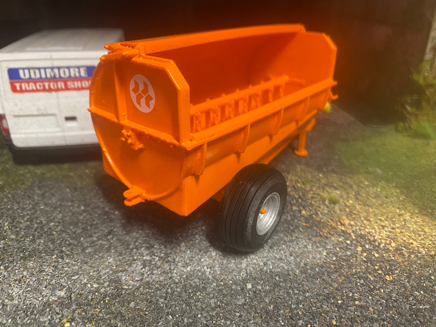 Scratch built Howard 250 mk 2  Rotaspreader scale 1:32 scale 2nd VERSION Manure muck