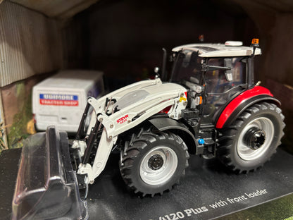 Universal Hobbies Steyr 4120 Plus Tractor with Front Loader 1:32 scale Boxed 6823