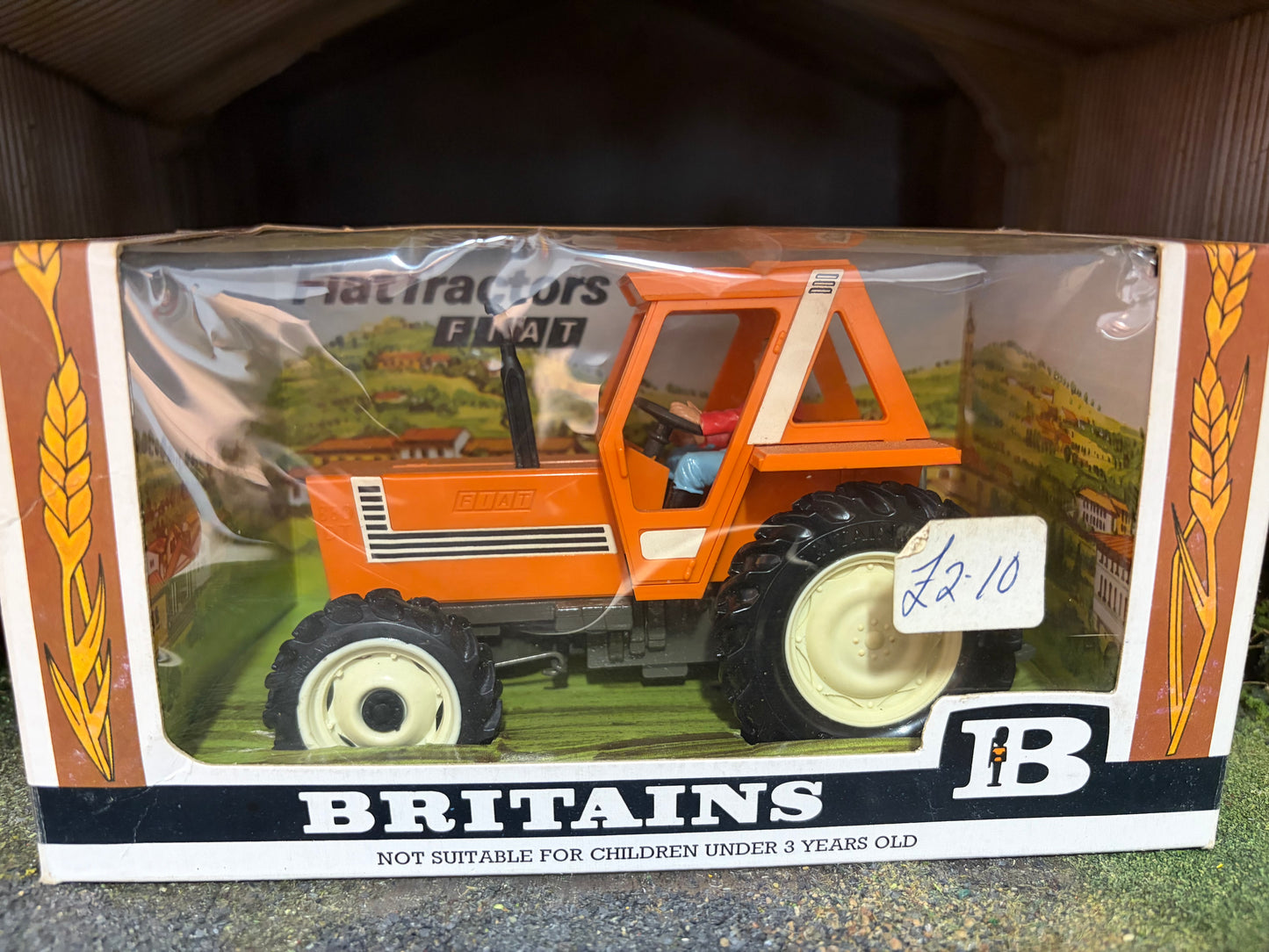 Vintage Britains Fiat 880DT Orange Tractor 9528 Original Straw Box Obsolete 1:32 Scale