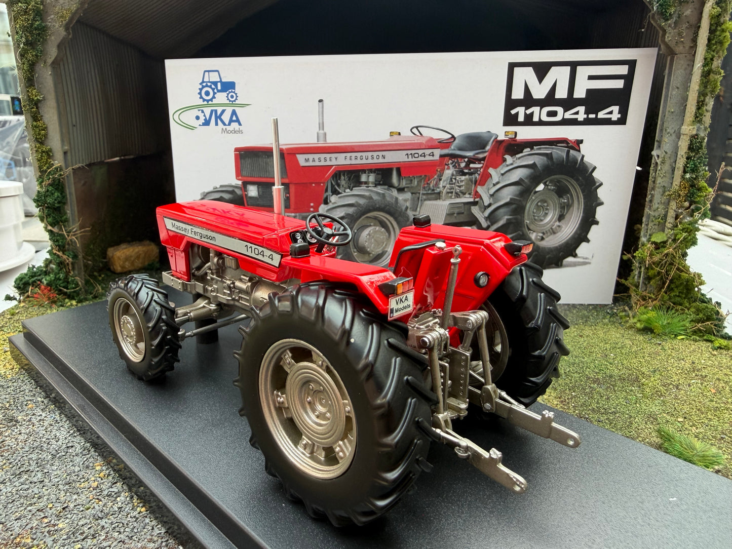 Massey Ferguson 1104-4 Tractor Limited Edition Stunning in 1:32 scale VKA Models