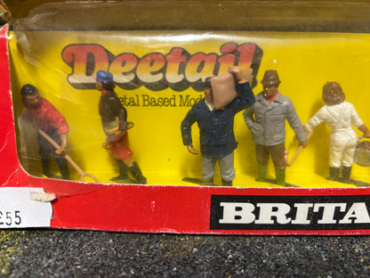 Britains 7153 Farming Family Workers 1:32 scale boxed Obsolete