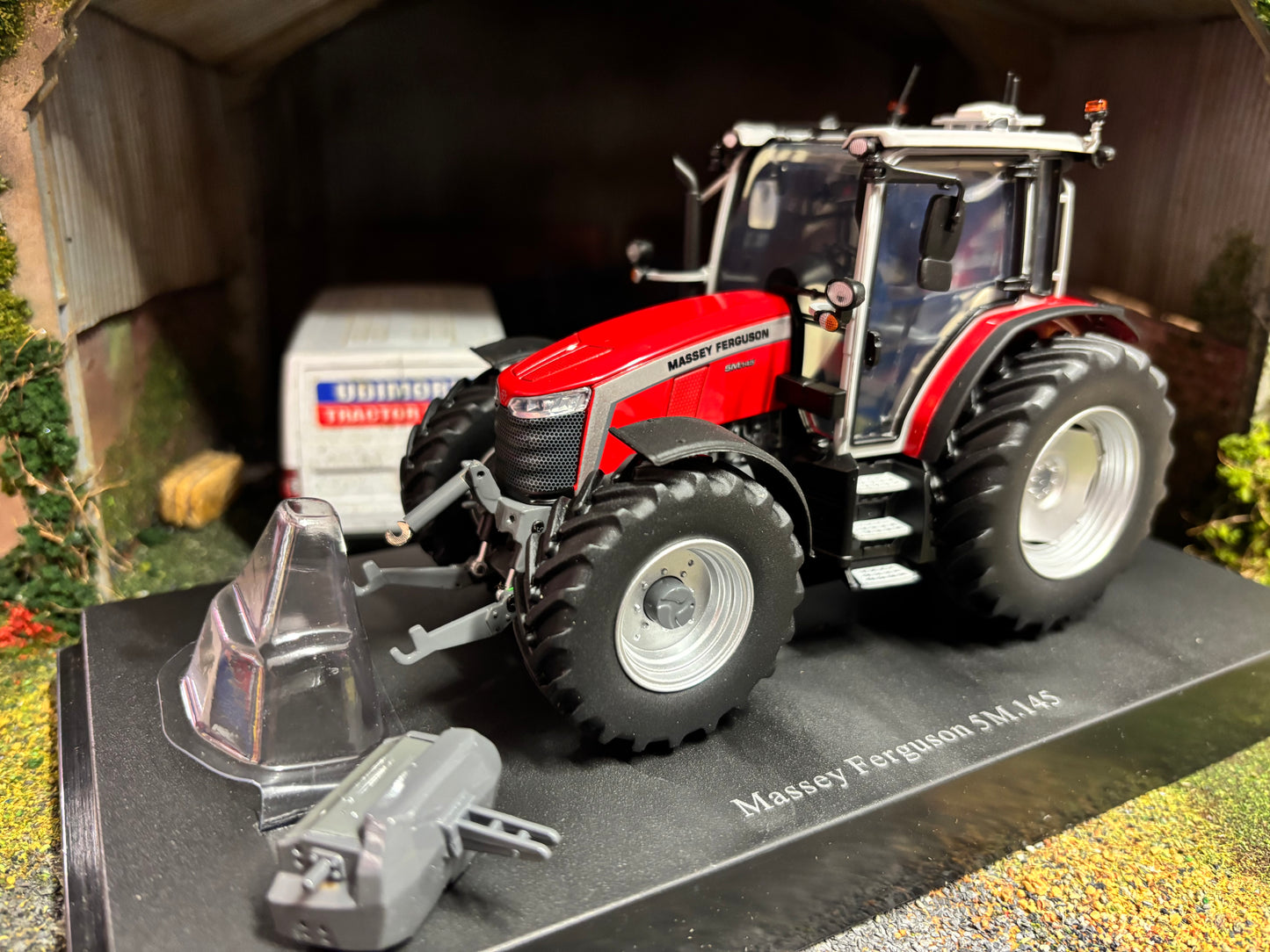 6808 Universal Hobbies Massey Ferguson 5M.145 tractor BOXED 1:32 scale New