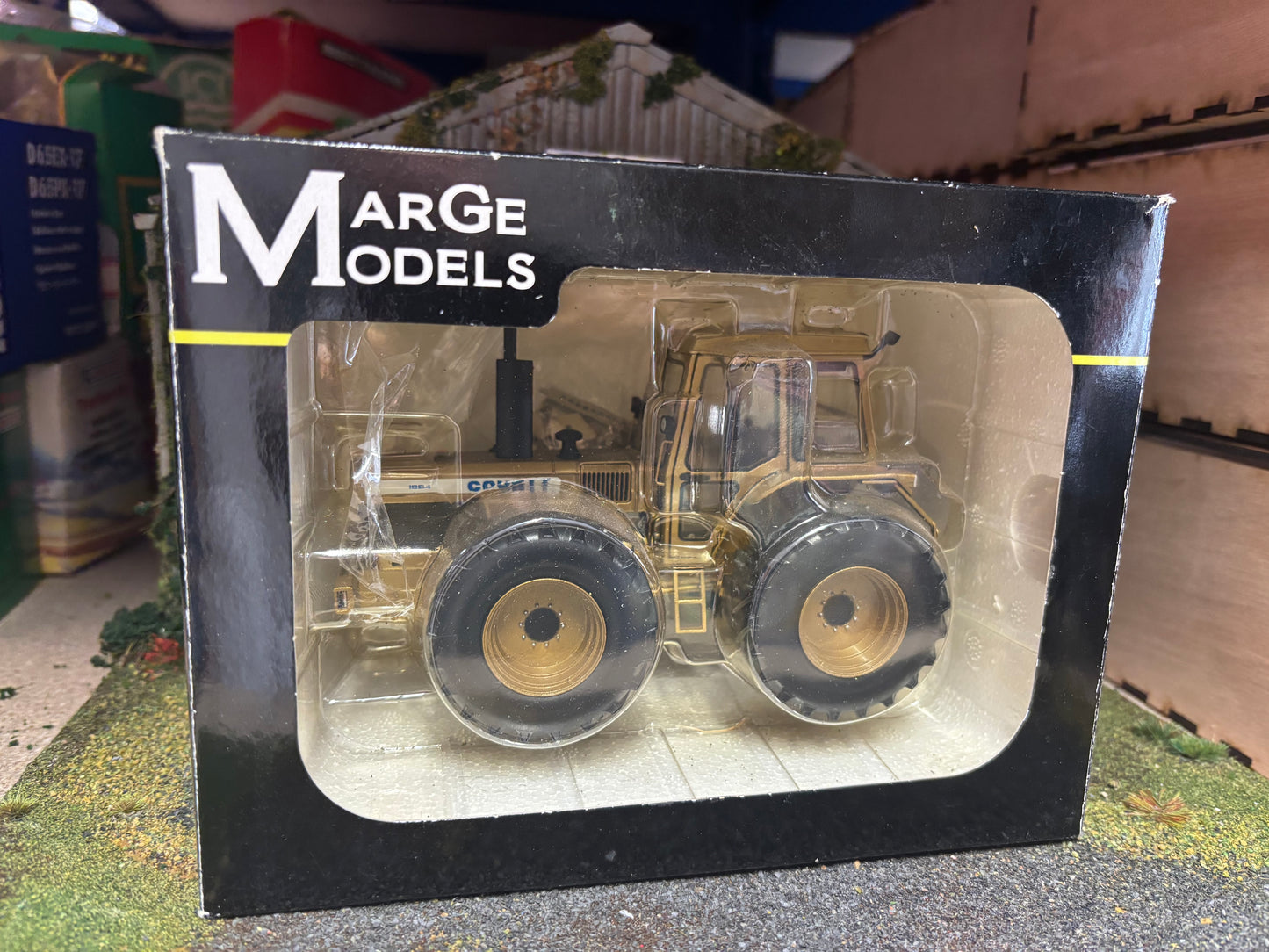 Limited Edition 250pcs MarGe Models GOLD County 1884 tractor BOXED 1.32 scale RARE 1306