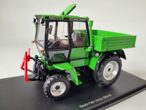 Limited Edition Deutz Fahr Intrac 2004 Tractor 1:32 scale Boxed Autocult