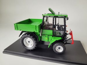 Limited Edition Deutz Fahr Intrac 2004 Tractor 1:32 scale Boxed Autocult