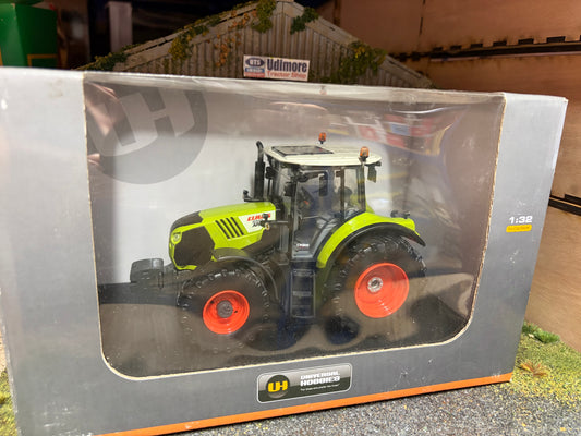 Universal Hobbies CLAAS Arion 550 Tractor UH4298 Boxed 1:32 Scale vintage obsolete