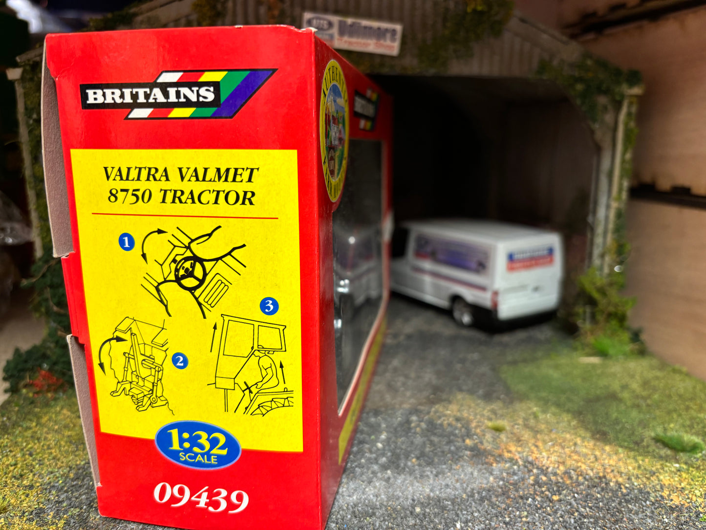 09439 Britains Red Valtra Valmet 8950 Tractor in original  Box obsolete