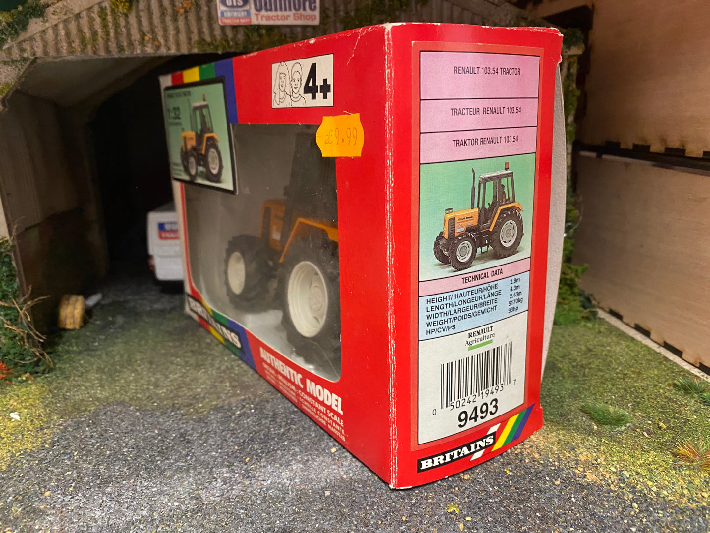 9493 VINTAGE Britains Renault 103.54 Tractor 1:32 scale obsolete