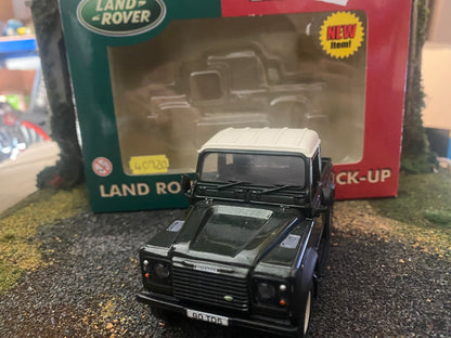 Britains Land rover Defender Pick up 1:32 scale  obsolete 40920