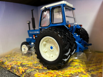 43371 Britains Ford 7600 with rear Duals Tractor 1:32 scale New BOXED