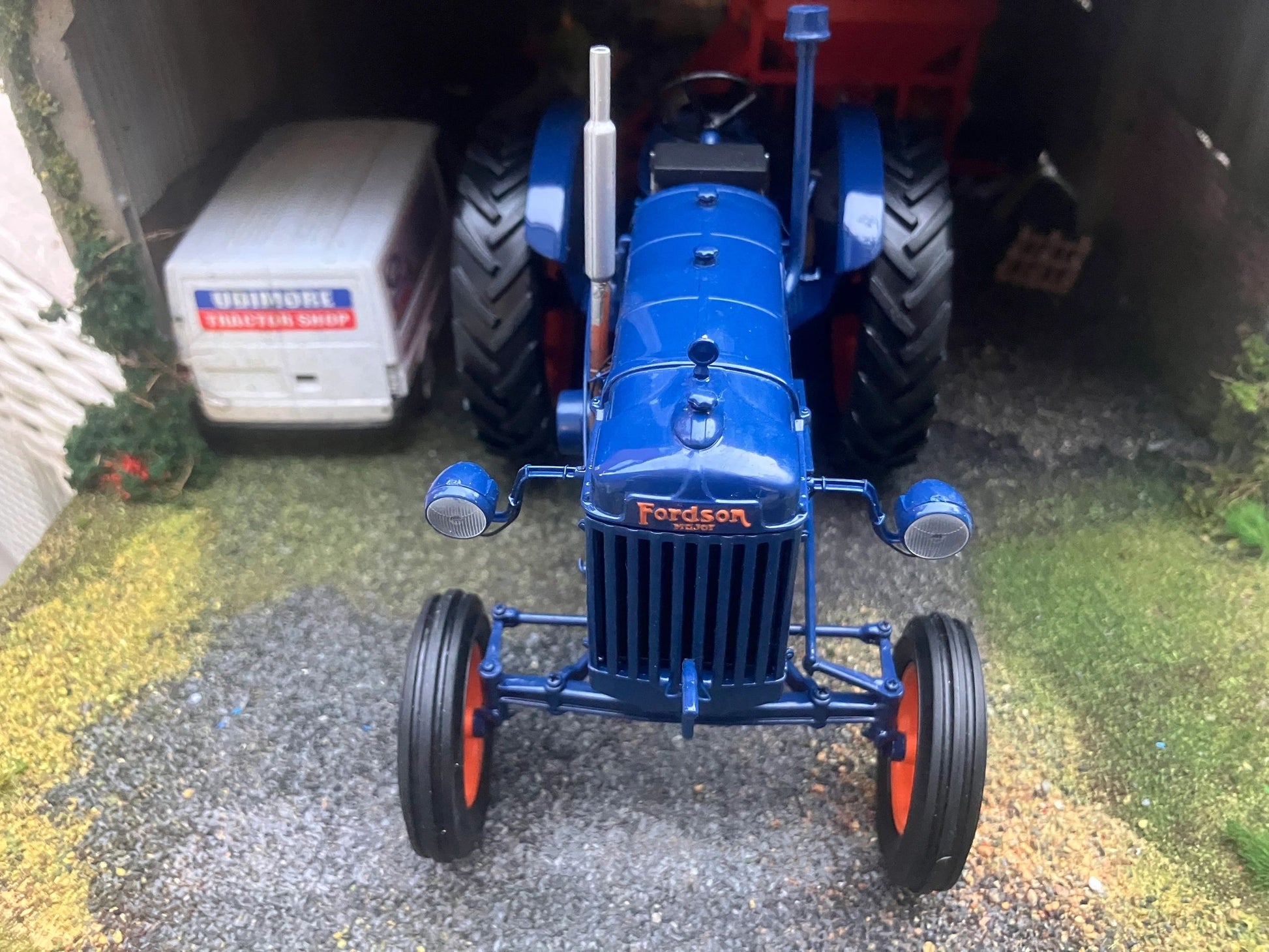 2638U Universal Hobbies Fordson E27N Major tractor BOXED 1:16 scale Image 9