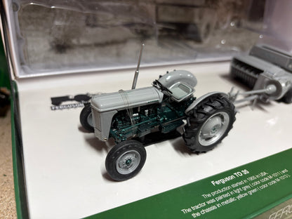 Universal Hobbies Ferguson TO-35 Tractor & Ferguson Trail Baler 12 Set UH5379 Limited Edition Obsolete 1:32 Scale