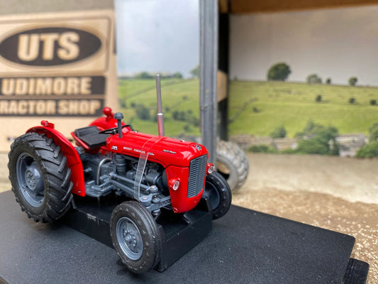 2701 Universal Hobbies Massey Ferguson 35X tractor BOXED 1:32 scale NEW Image