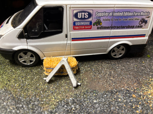 04508 Metal A frame Front 3 point linkage adapter Tractor Artisan32 1:32 scale