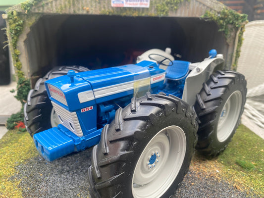 2826 Universal Hobbies early version County 654 Super four tractor BOXED 1:16 scale Image
