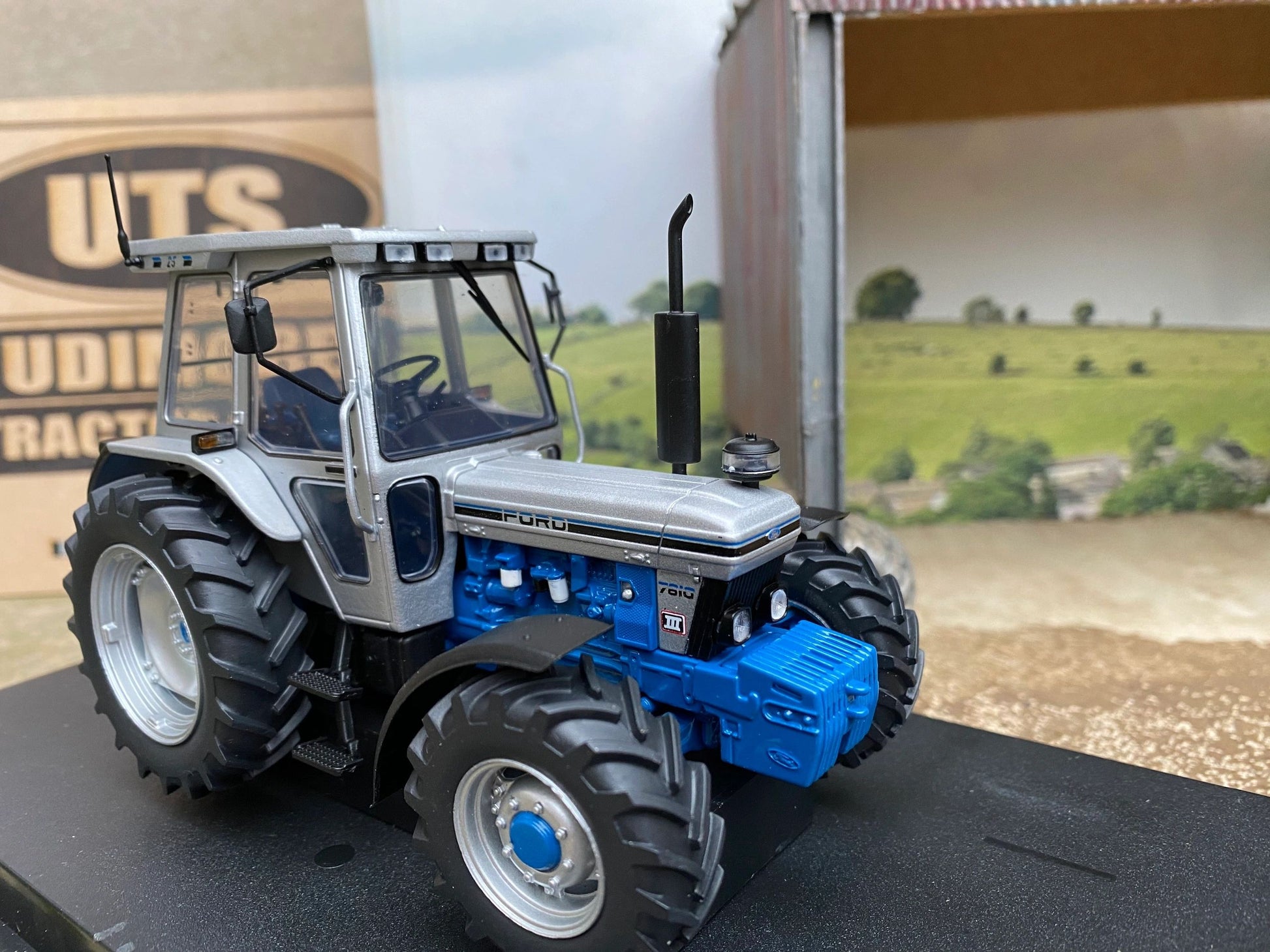 2882 Ford Jubilee 7810 Tractor 1:32 scale Farm Universal Hobbies NEW BOXED Image