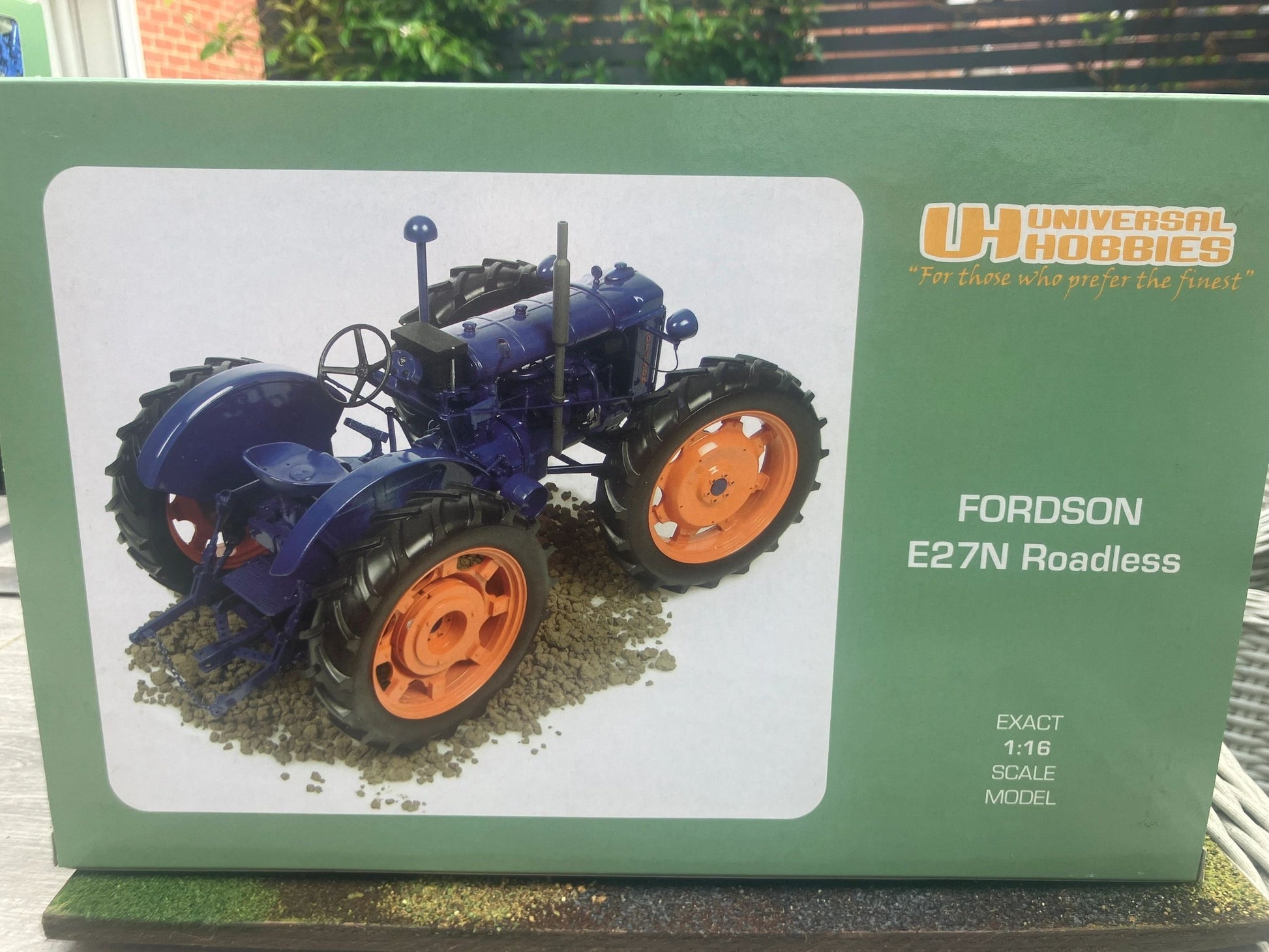 2986 Universal Hobbies Fordson E27N Roadless tractor BOXED 1:16 scale Image 6