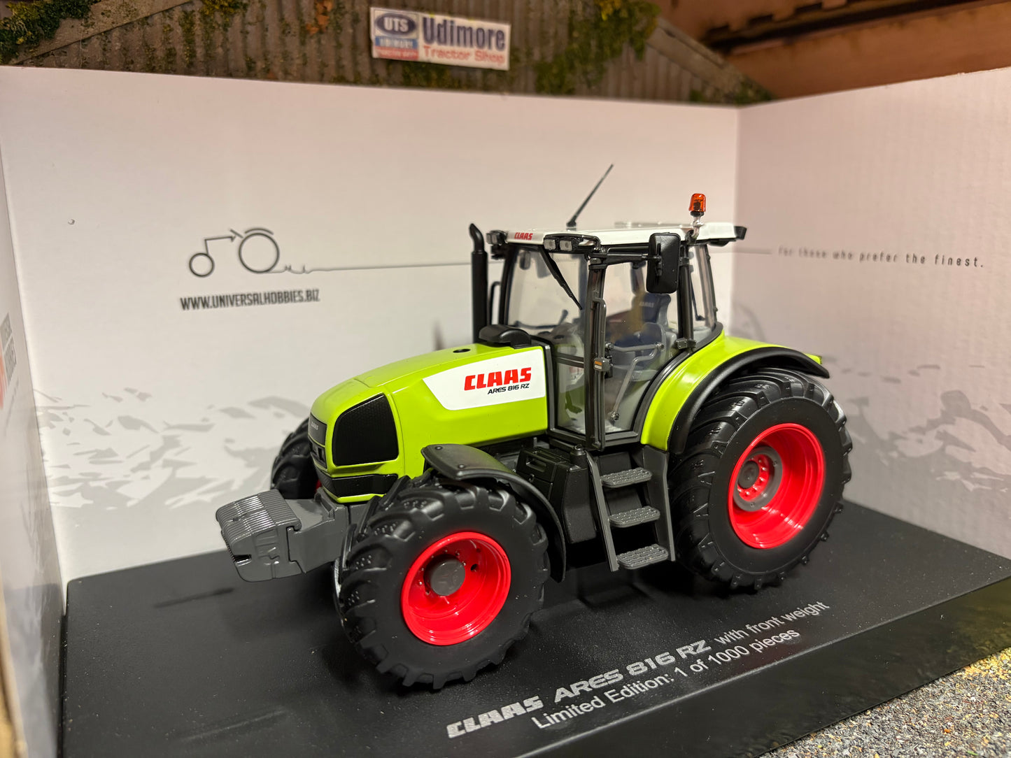 Universal Hobbies CLAAS Ares 816 RZ Tractor UH6661 New Boxed 1:32 Scale vintage obsolete