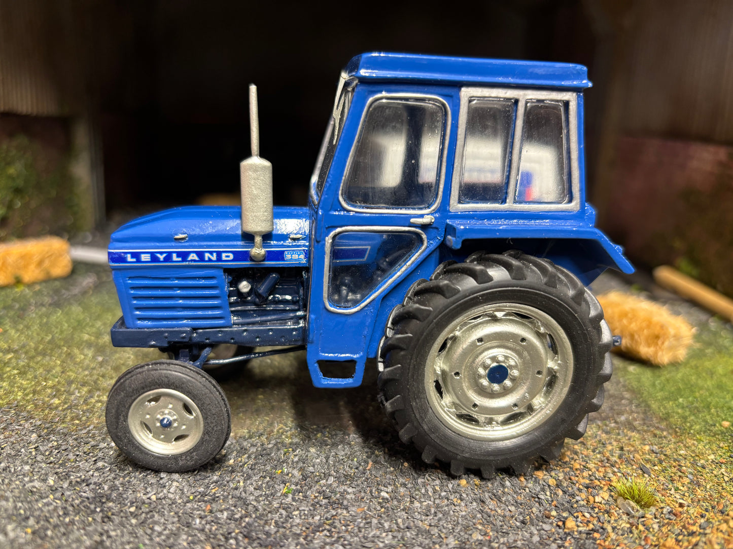 1971 Leyland 384 Tractor White metal 1:32 scale boxed