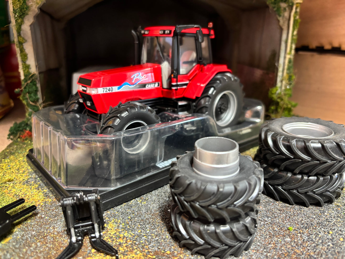 REP136 Replicagri CASE IH Magnum 7240 Pro Duals tractor 1:32 scale Boxed