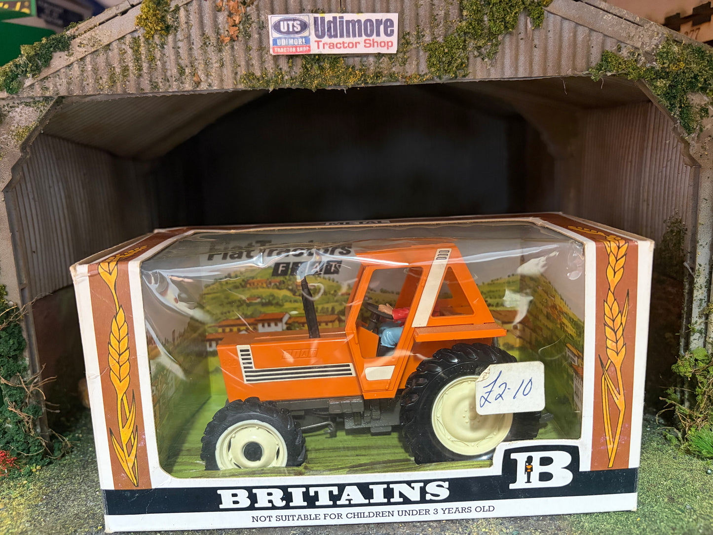 Vintage Britains Fiat 880DT Orange Tractor 9528 Original Straw Box Obsolete 1:32 Scale