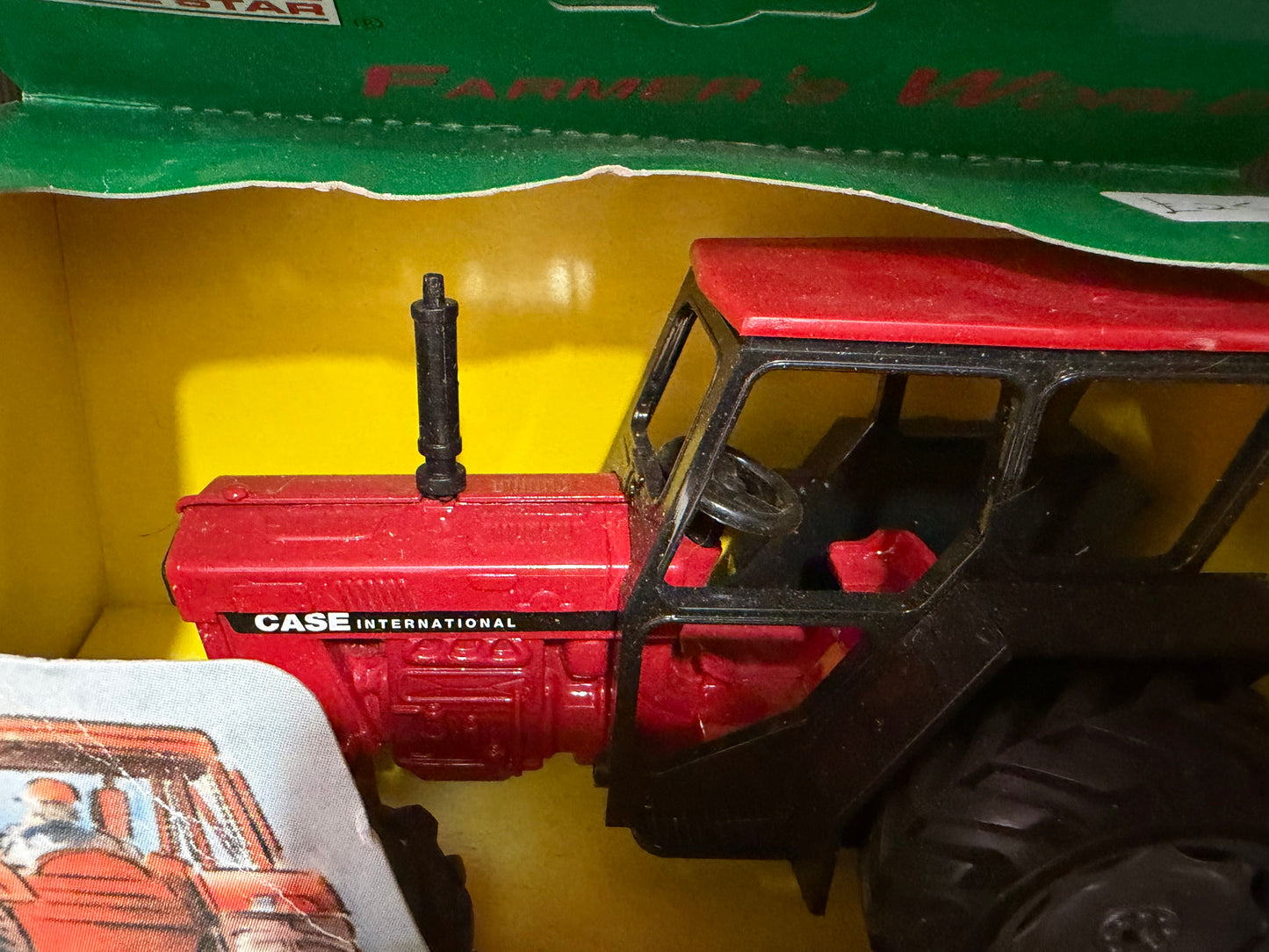 Lonestar Farmers World CASE International Tractor 1:32 scale boxed