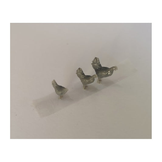 04883 3 farming Hens Artisan32 farm machinery 1:32 scale farmyard animal diorama