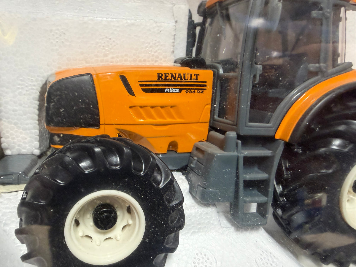 Universal Hobbies UH2203 Renault Atles 936 RZ Tractor 1:32 – 1st Country Box – Boxed Obsolete