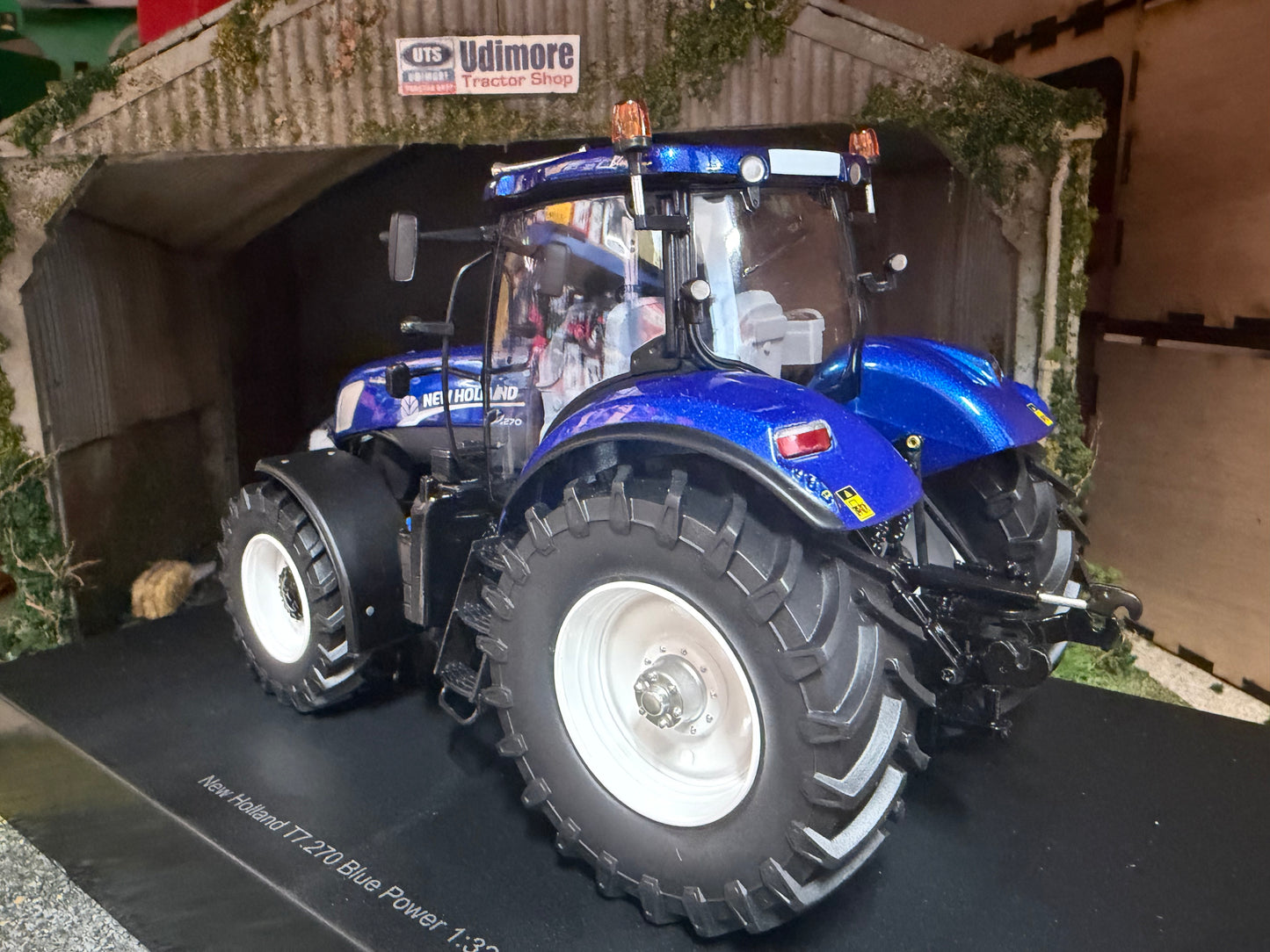 New Holland T7.270 Blue Power Tractor 1:32 scale Boxed ROS