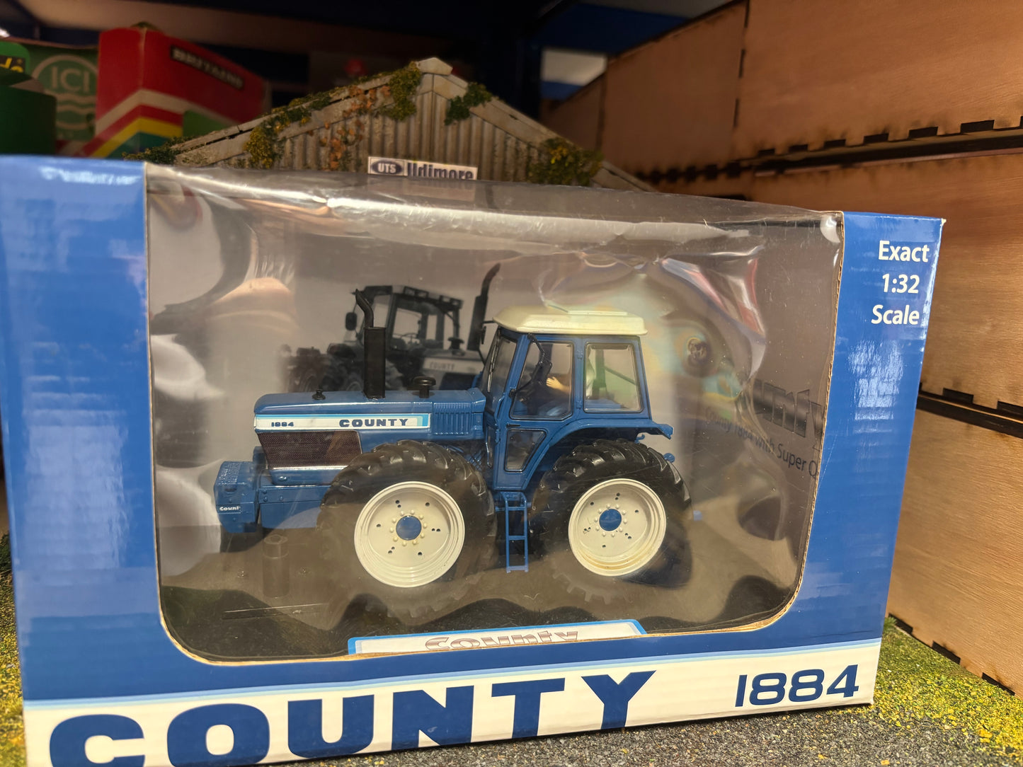 Limited Edition 105 of 200 Universal Hobbies County 1884 Q Cab tractor BOXED 1.32 scale ULTRA RARE