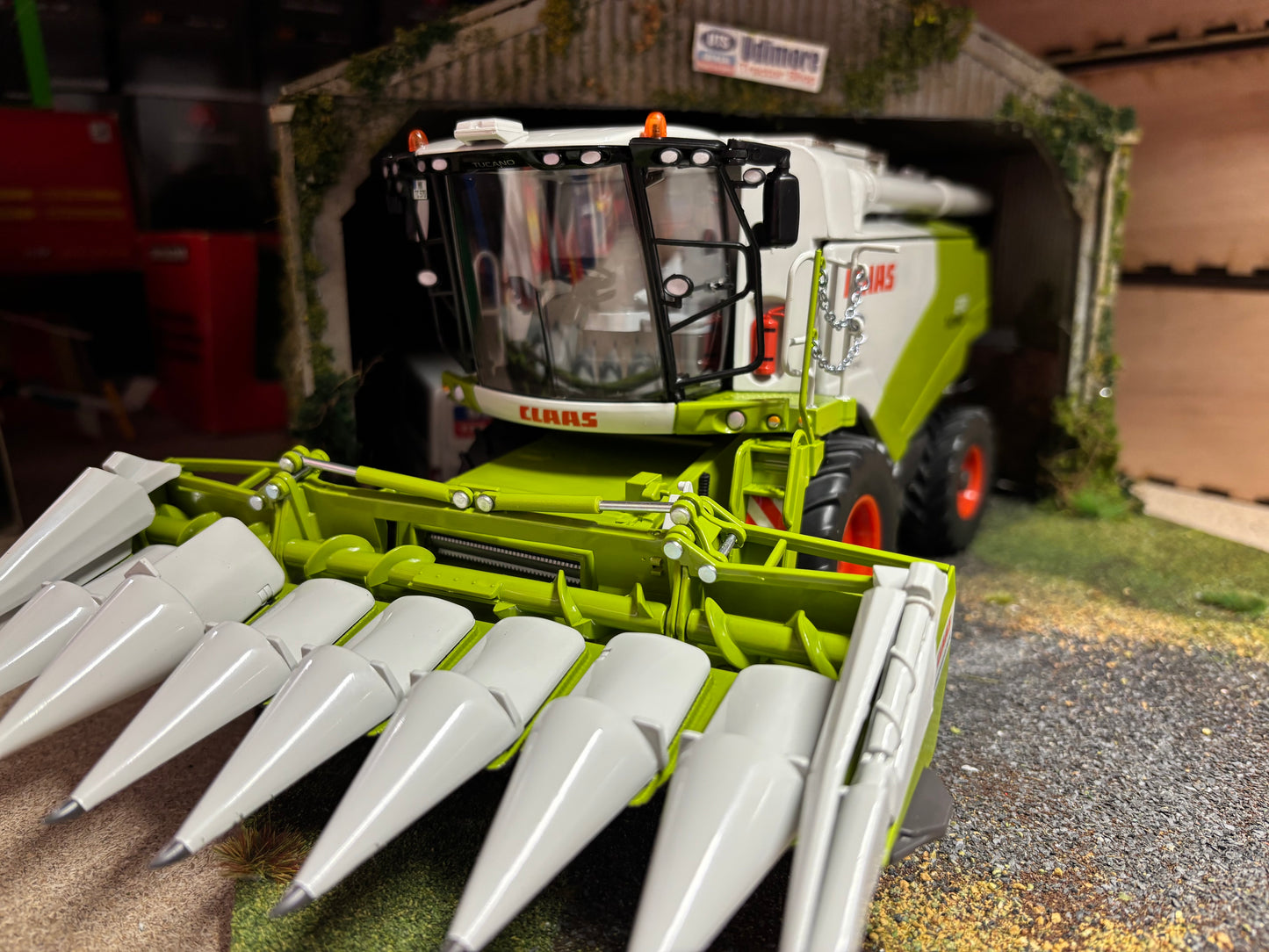 Wiking Claas Tucano 570 Combine Harvester Corn header 1:32 scale Boxed