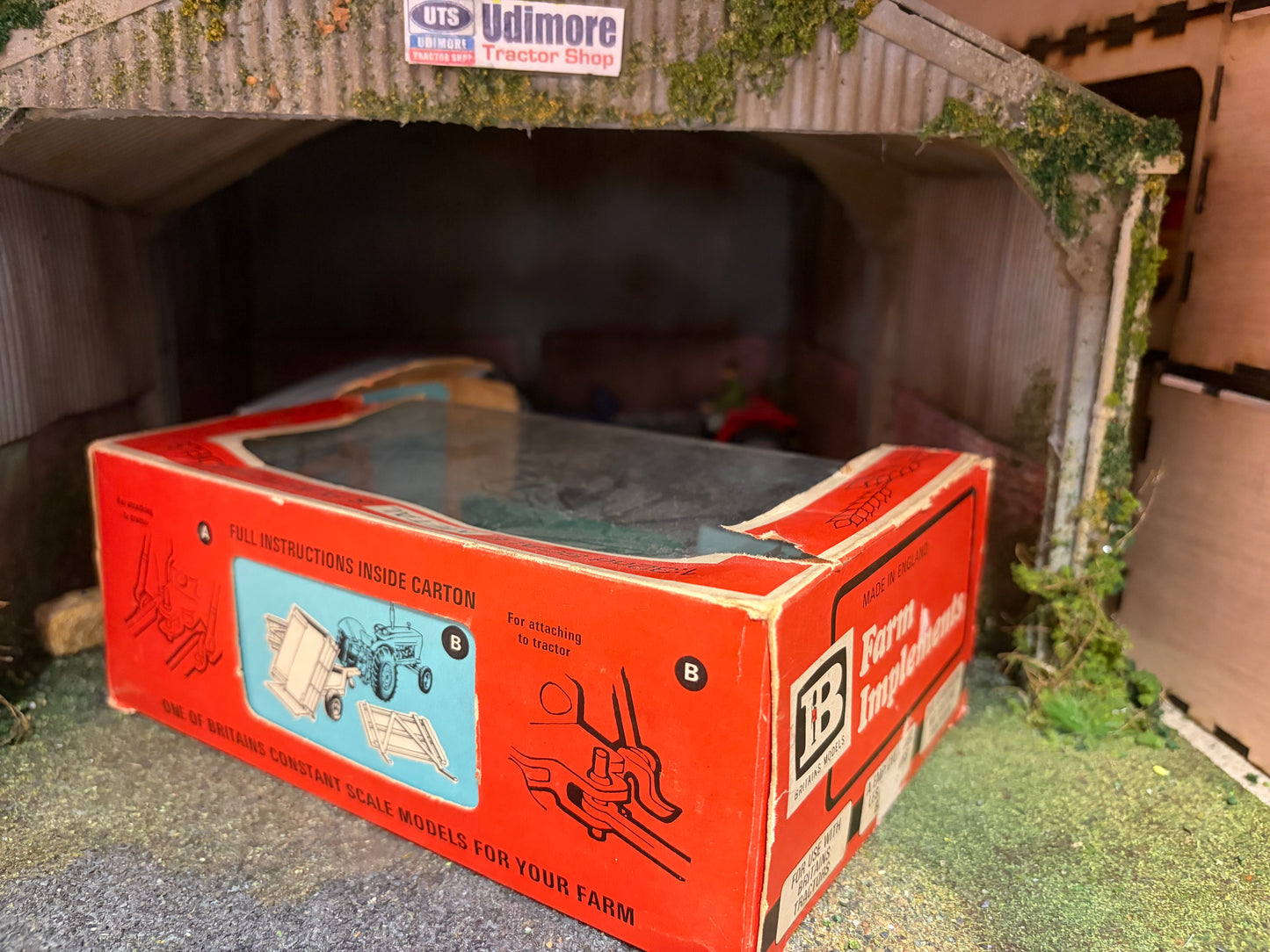 9550 Vintage Britains Tipping trailer 1:32 scale Straw Box Obsolete