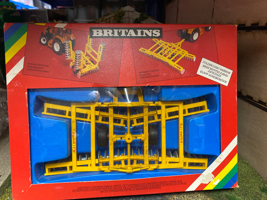 Vintage Britains W J Cooper Folding Disc Harrow 1:32 scale boxed Obsolete 9552
