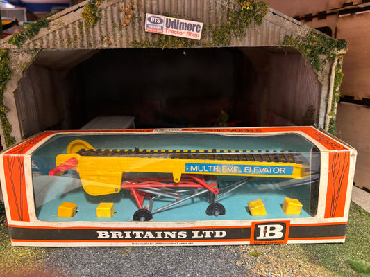 9564 Britains Elevator 1:32 scale obsolete straw box Vintage