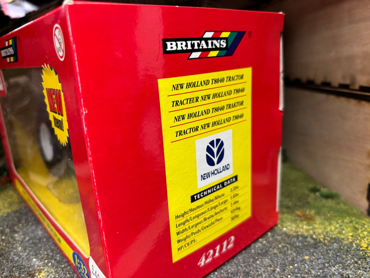 42112 Britains New Holland T8040 Tractor in original  Box obsolete VINTAGE