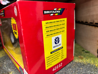 42112 Britains New Holland T8040 Tractor in original  Box obsolete VINTAGE