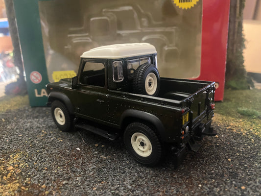 Britains Land rover Defender Pick up 1:32 scale  obsolete 40920