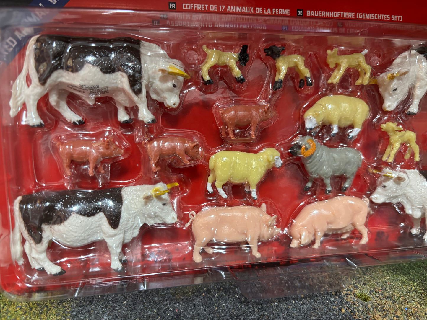 43096 Britains 17 animal set Cows sheep pigs etc 1:32 BOXED