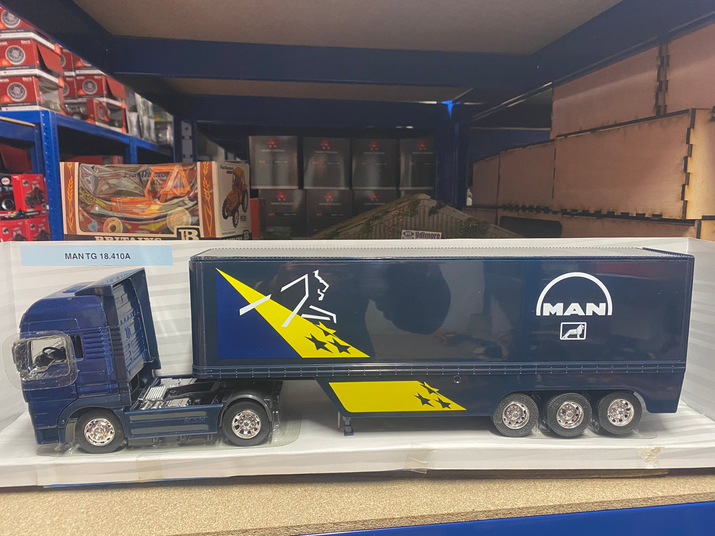 Fast Lane Toys R Us MAN Truck Transporter 1:32 scale boxed OBSOLETE 2007