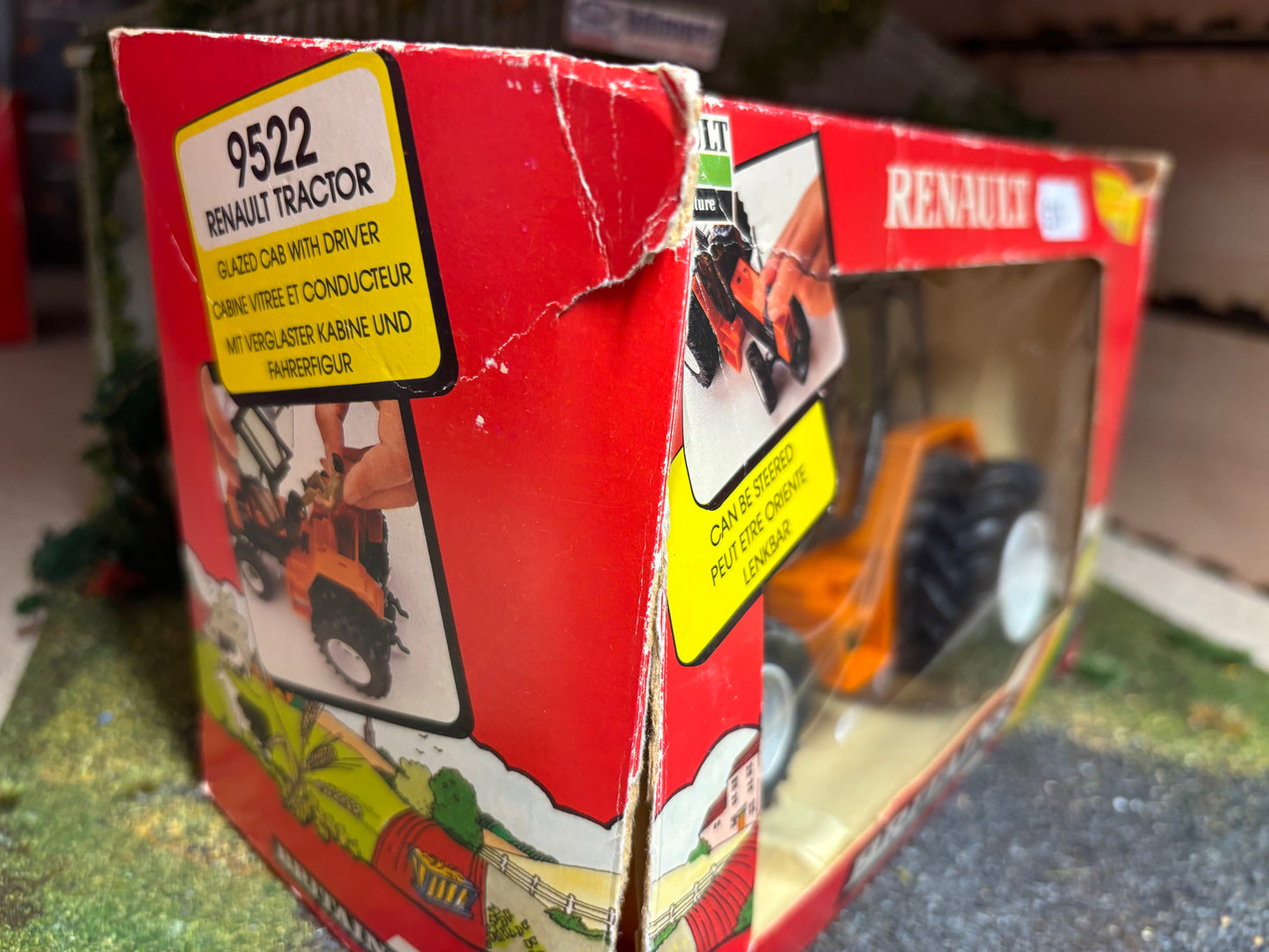 9522 Britains Renault 145-14 rear Duals Tractor 1:32 scale obsolete