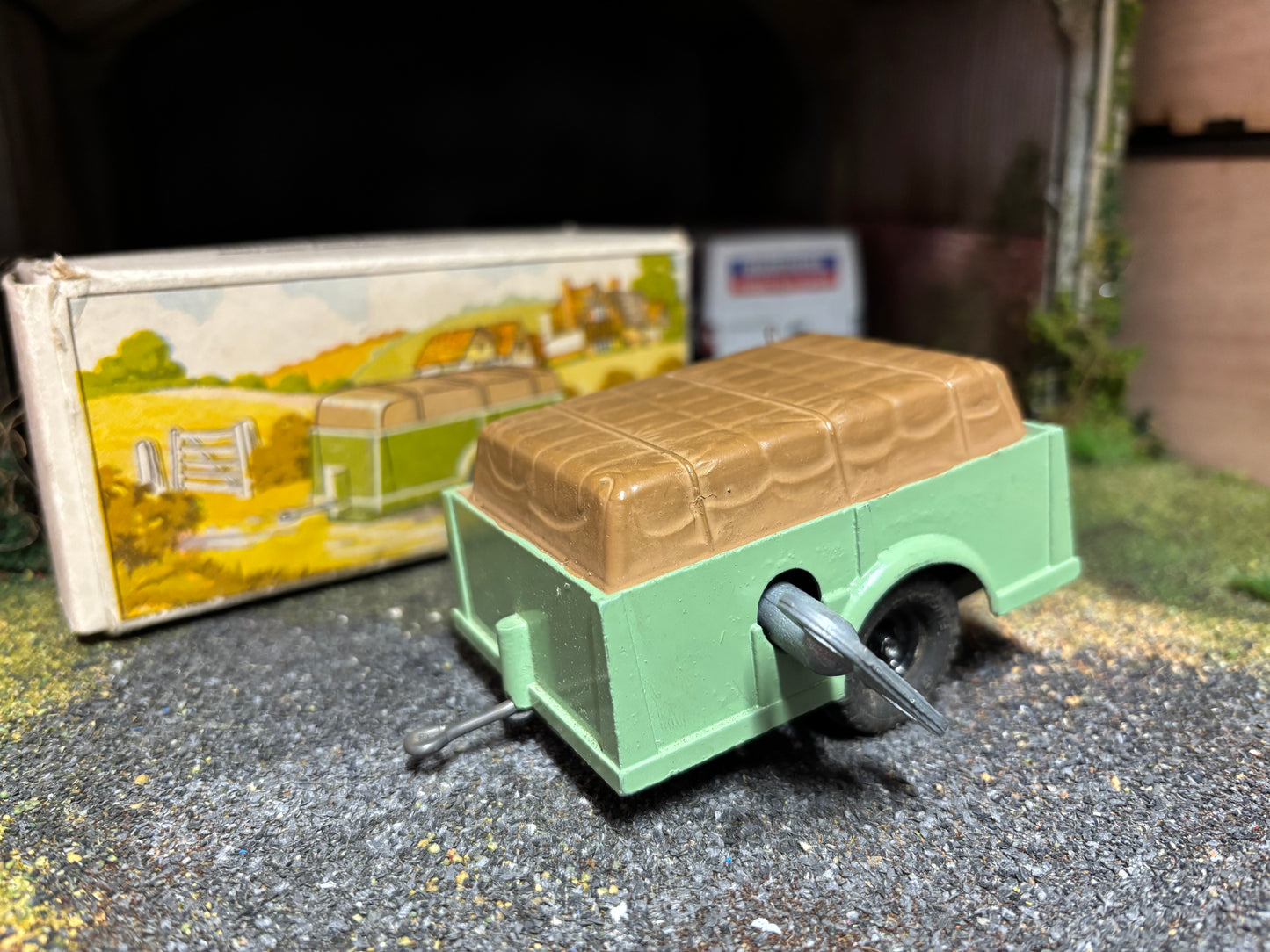 2041 Vintage Britains Clockwork Trailer 1:32 scale obsolete Still works